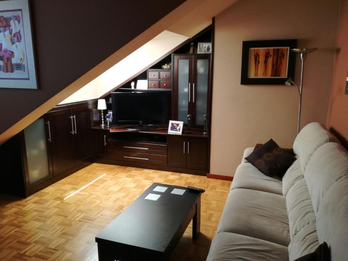 Atico Bajo Cubierta Con Garaje Registro Nº Vut829as Apartamento